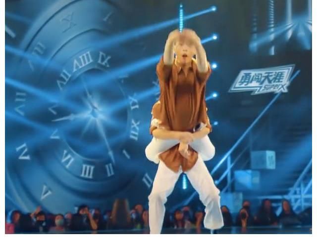 当王一博在《街舞4》真诚道歉“我对不起你”,很多人当场破防