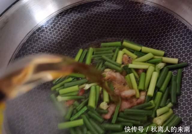 小炒|家常菜“小炒蒜苔”:米饭的最佳搭档,这么做贼好吃!