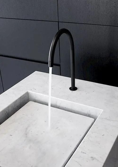 齐家美美|洗手台不装台盆，排水全靠1条缝，以后我家卫生间也要这么装！