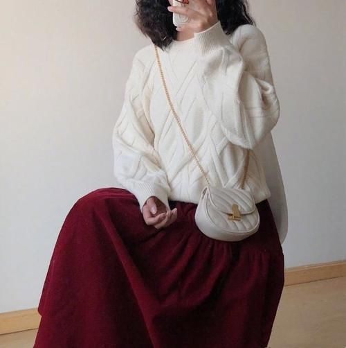 毛衣你穿对了吗？解锁“纯色毛衣”的高阶穿法，时髦洋气又保暖