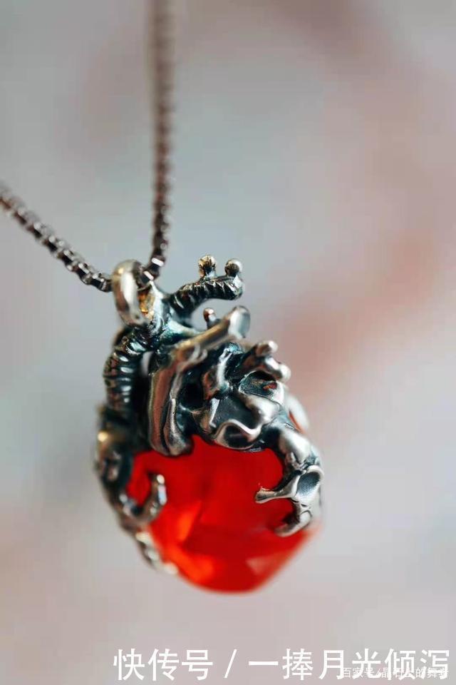 把珠宝做成心脏的样子，分享一些充满创意元素的珠宝