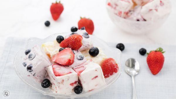 草莓酱|这道厚切酸奶糕，一上桌就被哄抢一空