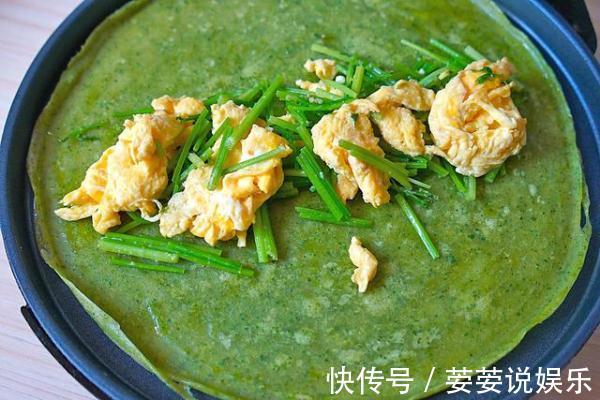 芹菜炒鸡蛋|用它这么做早餐饼够两个人吃，十分钟搞定，两块钱成本都花不到