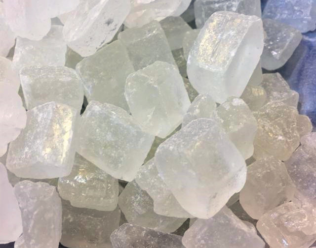 一样是冰糖,“白色”和“黄色”区别是啥知道以后别再瞎买了