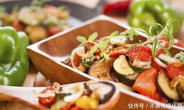 小蛮腰|大码模特在马场的身姿引人羡慕，做这项运动的好处，可能你不了解