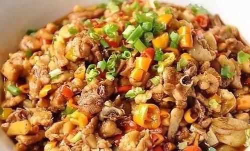  做法|精选美食：水煮鸡，肉炒木耳，凉拌花生菠菜，土豆牛肉炖粉条的做法