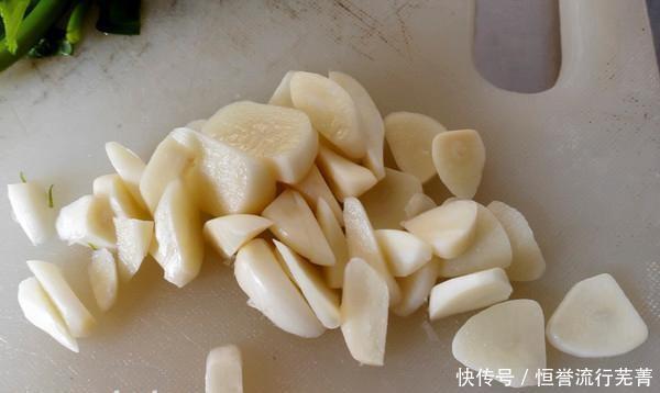 炒菠菜,不要直接在锅里炒,大厨教你加这个步骤