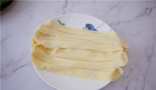 早上不吃包子,一碗面下肚,开胃又解腻,还暖身子,不揉面不醒面