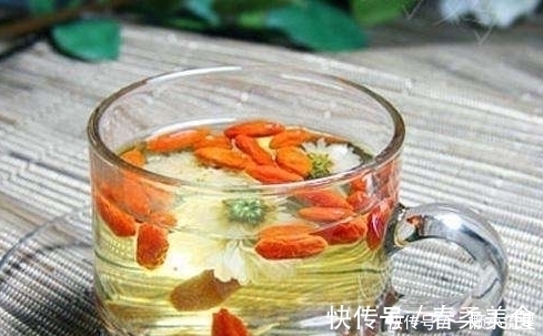 中医|枸杞和这2物是“天生一对”，常来泡水喝，补肾健脾，给肝洗洗澡