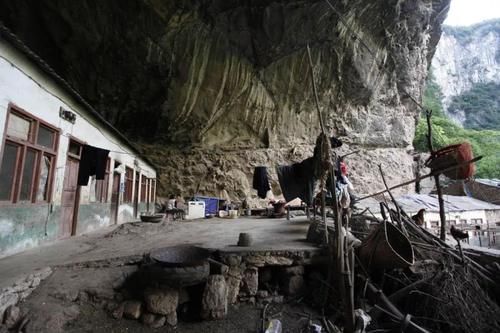 云南有座神秘天坑群，坑底生活着32人，与世隔绝60年却成网红景点