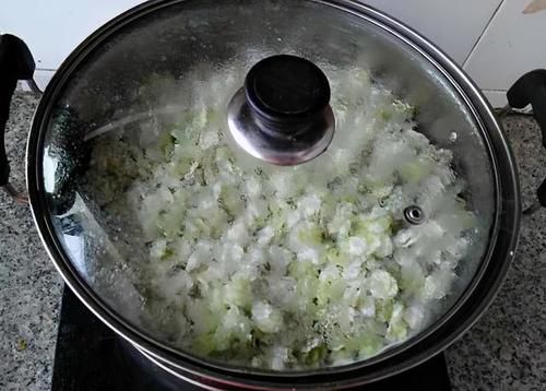 春天多吃这道蒸菜,安神助睡眠,做法简单,两天吃一次,睡觉香