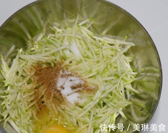 这块小饼当早餐,家人吃1次回味3天,简单好做,成本实惠,好吃