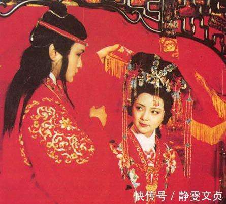 宝姐姐$贾宝玉离家出走后,薛宝钗会为贾宝玉守寡吗她的词告诉我们答案