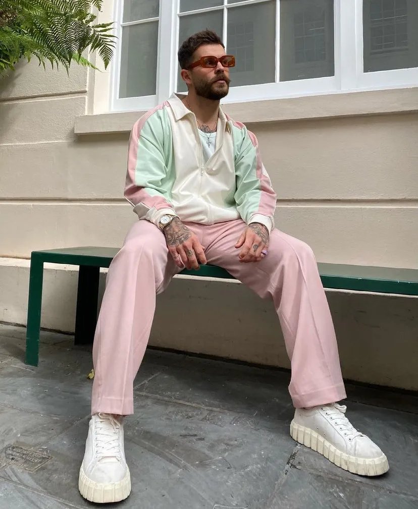 w英国大胡子玩转莫兰迪配色，适用于每个年龄段男性的高级穿搭