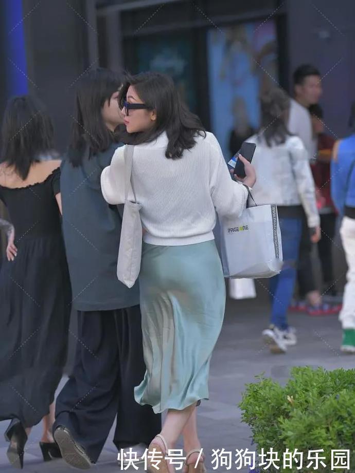 版型|连衣裙如何穿出高级感?版型很重要,面料也很重要,白色很百搭