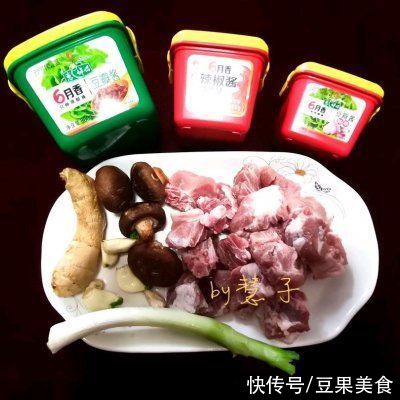 #暖冬酱在手，嗨吃部队锅#菌菇蒜香酱焖排骨