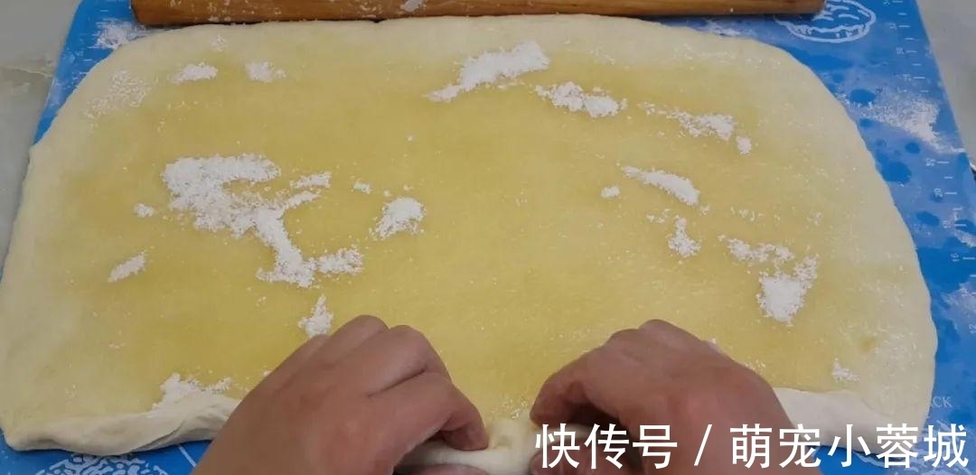 面粉这样做才好吃，加几勺白糖，外皮焦脆又营养，出锅孩子抢着吃