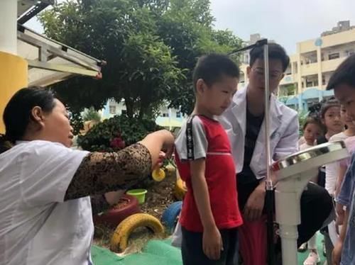 身高|12岁男童一年长高21公分,专家:1物是身高的“助长器”,可多吃