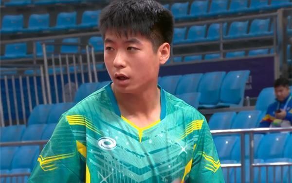 翻盘|马龙yyds!决胜局2-4落后仍翻盘,3-2艰难战胜国乒小将,拒绝爆冷