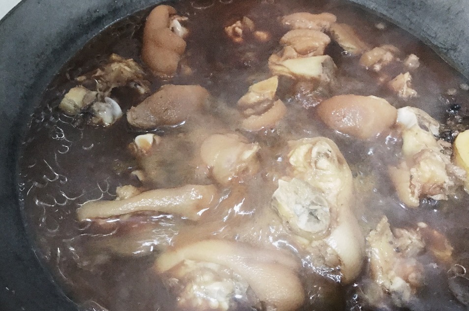 加点|炖猪蹄时为什么炖不烂?大厨透漏:多加点此料,炖的会更软烂入味