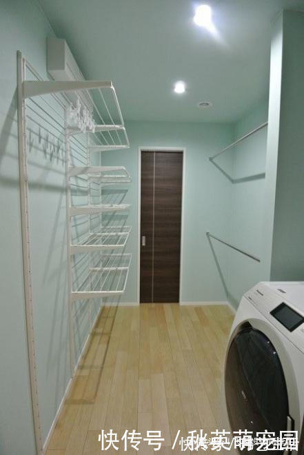 晾衣杆|国内阳台晒满衣服,家里来人太尴尬!不如学国外隔个洗衣房,好用