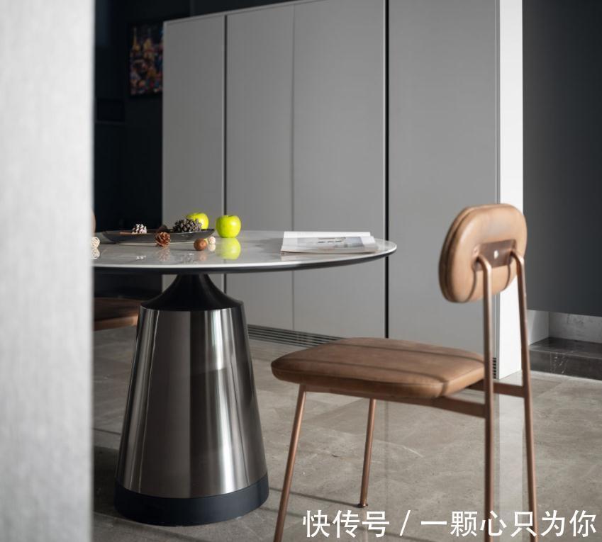 吧台|灰蓝装点大空间,简约元素渲染家居,融合成独特的现代风格