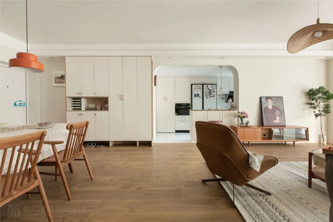 布置|135㎡现代简约,温馨舒适的空间,加上草绿色的点缀,文艺舒适