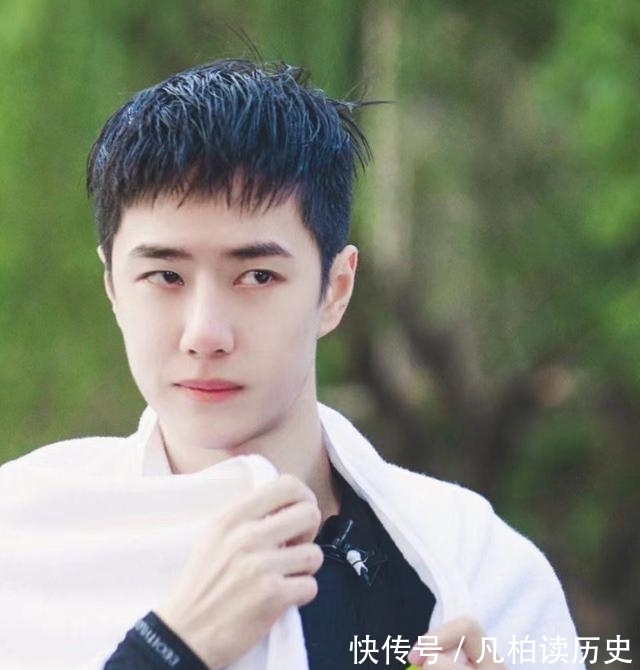 做菜|面對清澈的溪流,王一博把“無心做菜,只想下水”寫在了臉上