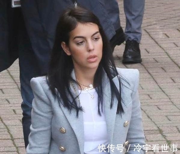 c罗|C罗女友实现阶级的跨越,近照让人羡慕,坐私人飞机配三个奢侈包