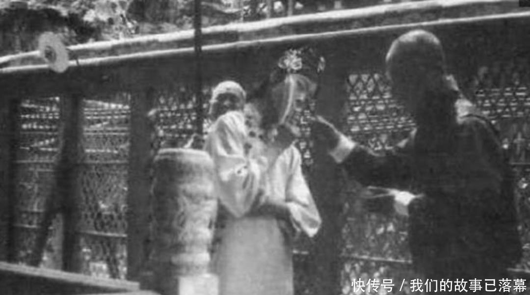 点烟|清末老照片，图一无可救药，图五溥仪给叼着烟的婉容点烟