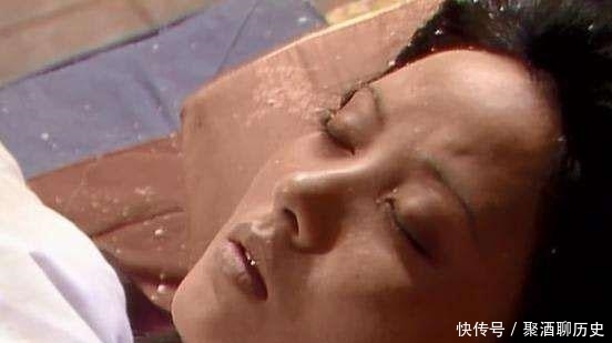 暗含|太医给秦可卿看病,为何她连换四五次衣裳?暗含王熙凤之死的秘密