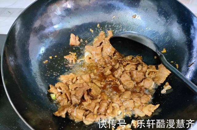 芹菜|女人经期要常吃的菜，营养丰富含铁多，气色红润，好吃又好做