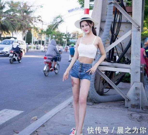 美女 -时尚潇洒的牛仔裤美女,展现别具一格的姿态,尽情展现女人味!