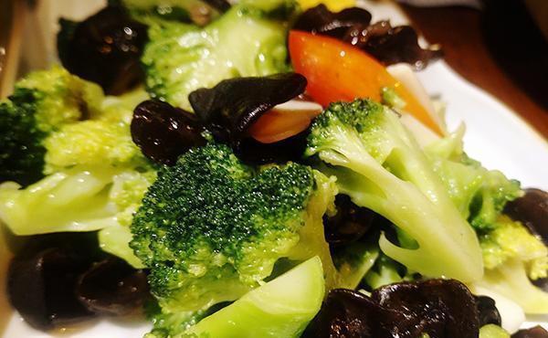 饭桌|不想前列腺癌上身,几样食物少往桌上端,守护前腺健康