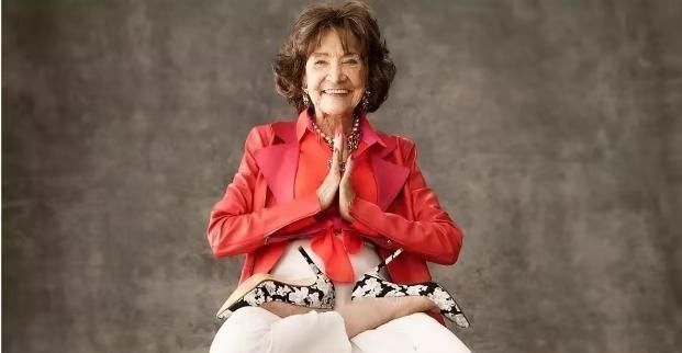 体式|最适合女生练习的10个瑜伽姿势，坚持练习，好处多多