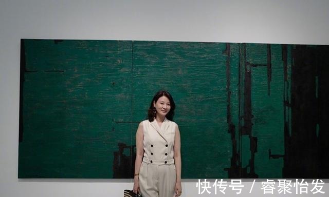 联合国|央视主持刘芳菲坐镇联合国交流论坛,穿衬衫太朴素,新发型变化大