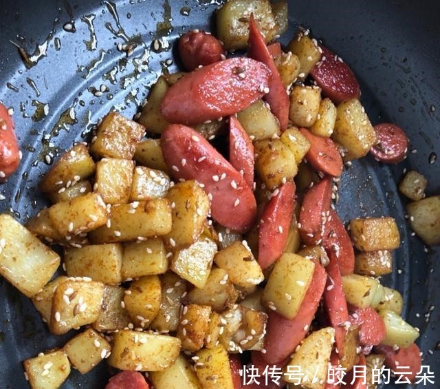 火腿肠|香辣过瘾的孜然土豆火腿肠,浓郁的烧烤风味,下饭又解馋!