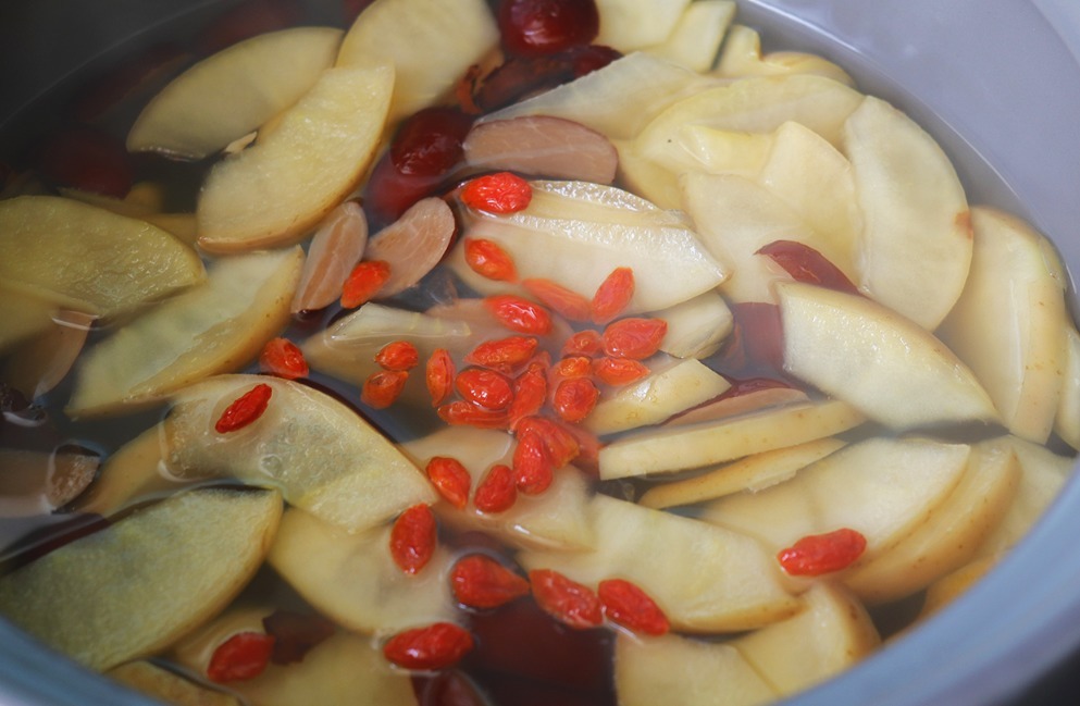 养生汤|女人夜里睡不着觉,93岁老奶奶告诉一个配方,一个苹果解决了问题