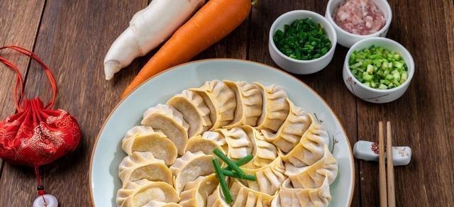 用茴香包饺子，万不可直接包，多加1步，茴香更翠绿，饺子更鲜香