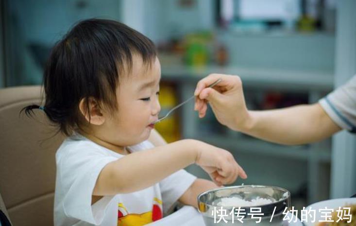 起床时间|孩子起床时间有讲究,盲目叫娃早起耽误长高,家长是否忽略了?