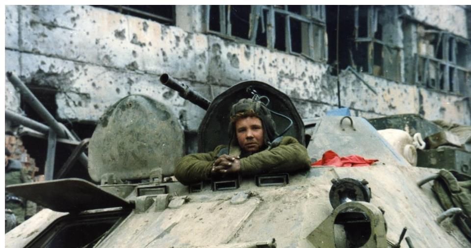 精锐部队|俄军历史上最大惨败：精锐部队被杂牌武装全歼，王牌坦克不堪一击