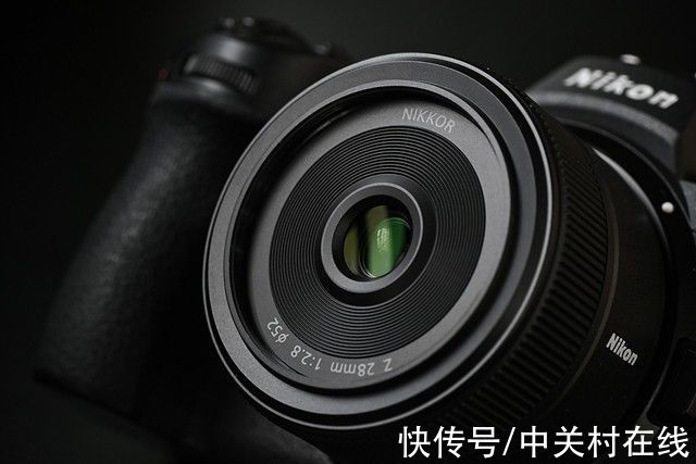 快门|「有料评测」尼康Z 28mm f/2.8：轻巧实用街拍镜头