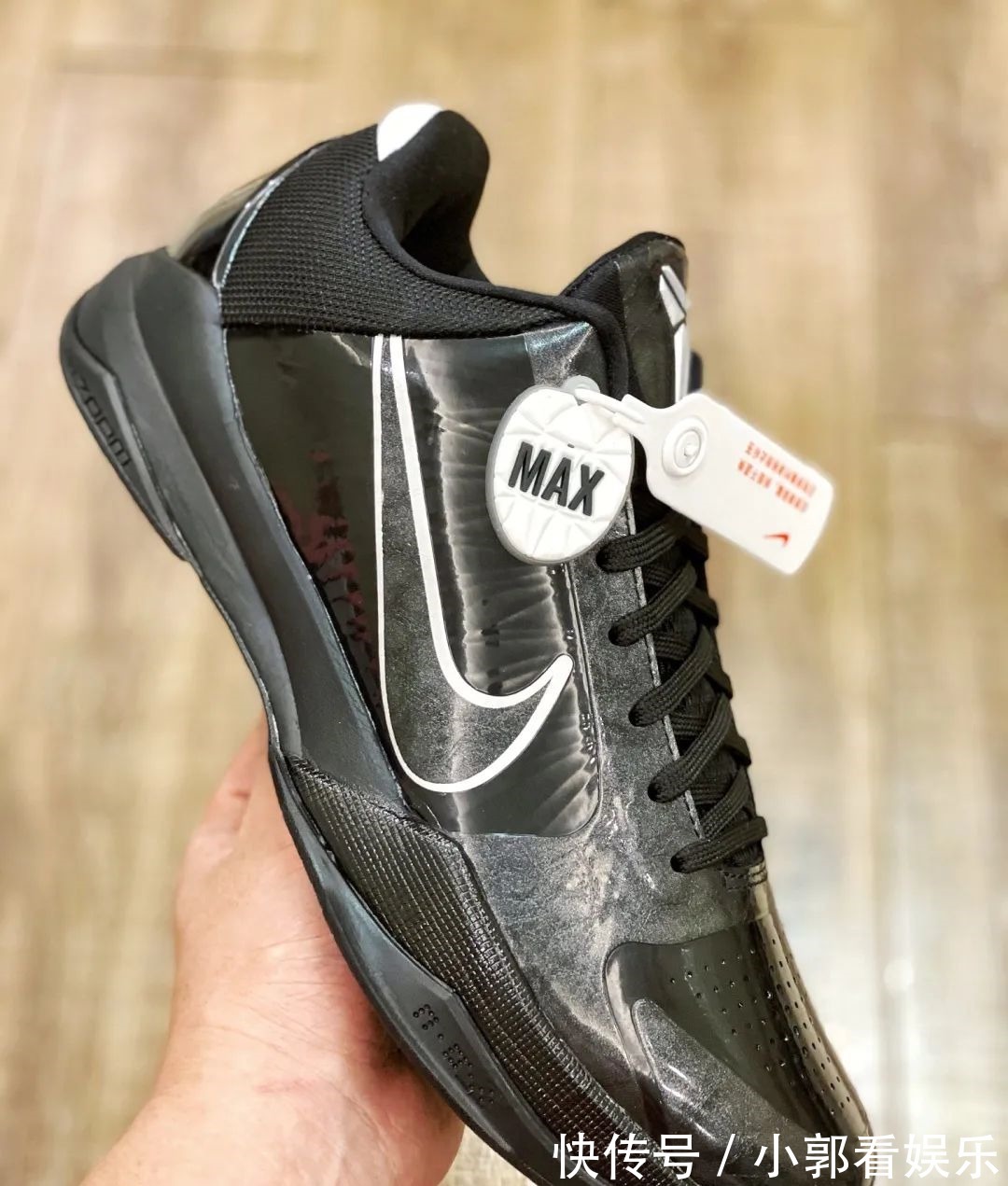 a23 致敬科比!耐克Zoom Kobe 5黑武士开箱,简直帅呆了!