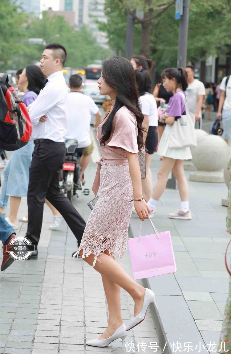 连衣裙 气质优雅的连衣裙穿搭更加光彩夺目,美出了优雅感,美艳动人