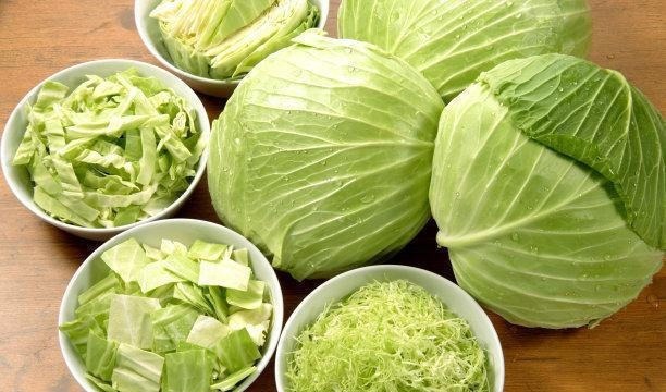 炒包菜时，不要直接下锅炒，多加一步，鲜嫩爽脆口感好！