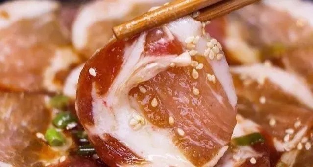 趣味性&和珅出上联:“三斤四两五花肉”,纪晓岚的下联太经典,和珅直接跪了