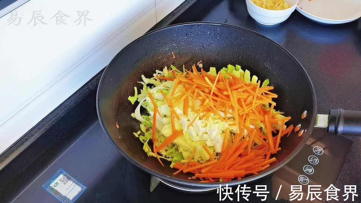 一日三餐|包菜搭配细粉丝，简直是绝配，口感细腻滑口，有点香