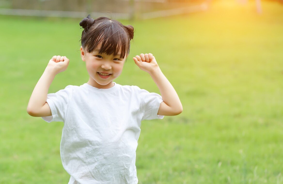 长大|吃母乳和吃奶粉长大的孩子，五方面差异很明显，关系身心健康