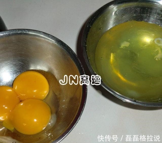 草莓蛋挞,很香很嫩的蛋挞,搭配一带草莓口感更清新