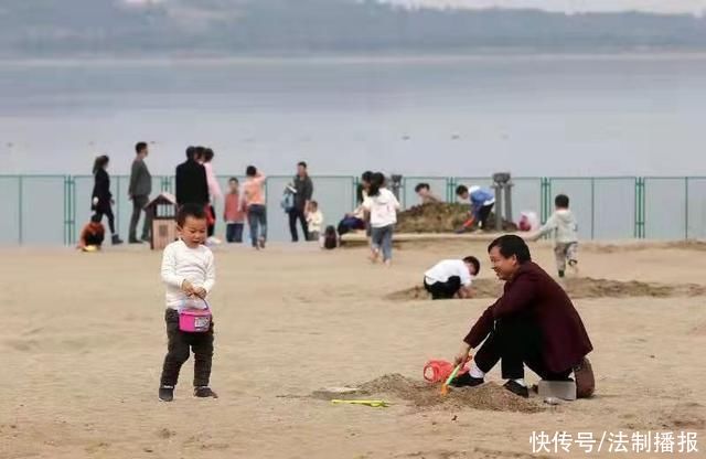 「文明旅游」爱护景区环境 垃圾不落地